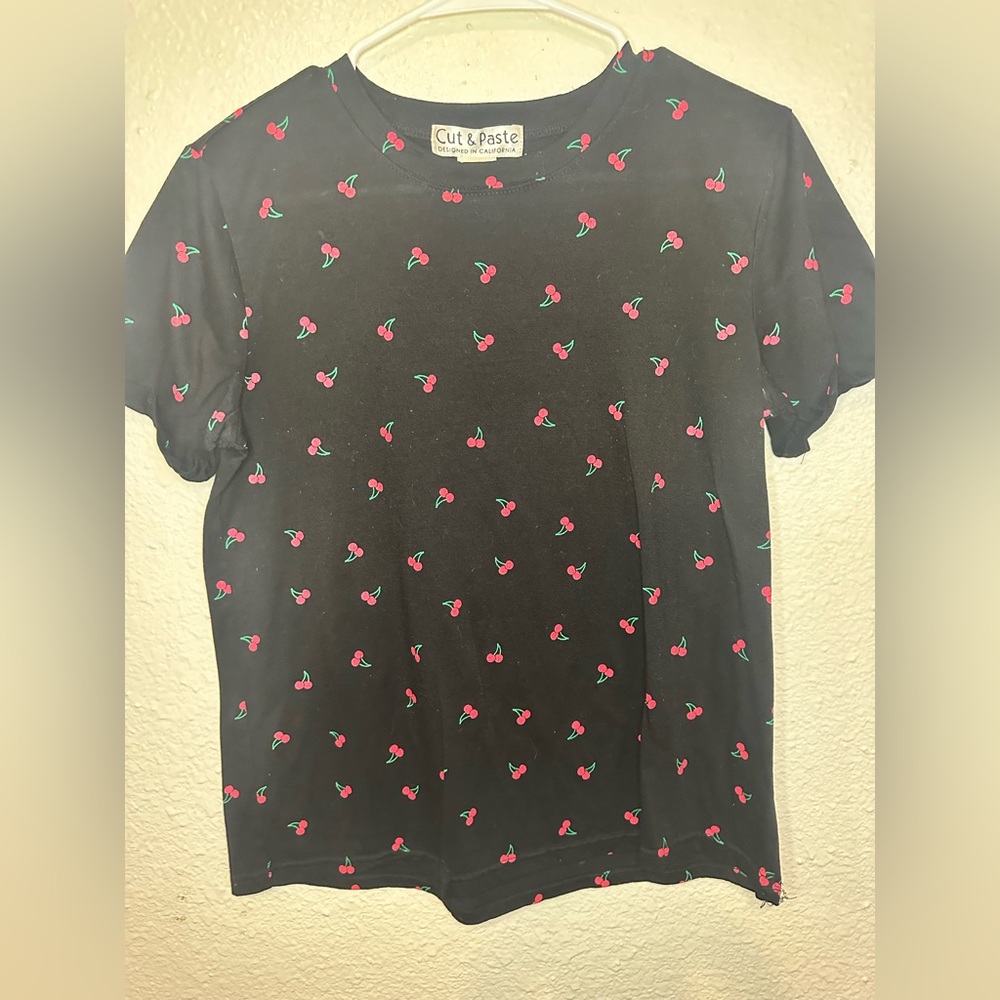 Cut & paste juniors m. Black w red cherries t shirt